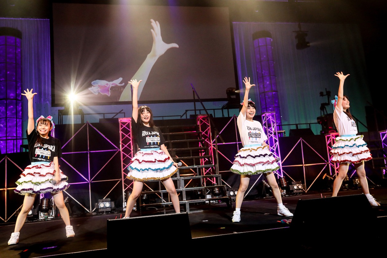 ロッカジャポニカ「ROCK A JAPONICA "FRONTIER" LIVE ～中野サンプラザ 平成最後のアイドルコンサート～」の様子。