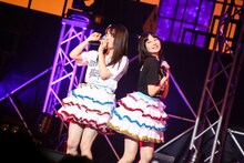 左から平瀬美里、高井千帆。