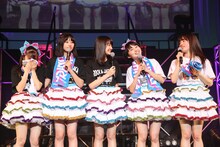 椎名るかがサプライズで登場し、ステージに5人そろったロッカジャポニカ。