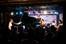 「よいレコード會社Presents 星野みちるライブ ～『逆光』リリースパーティー～」の様子。（撮影：ナカニシキュウ）