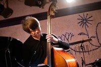 サリー久保田（B）（撮影：ナカニシキュウ）