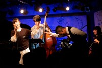 「流れ星ランデブー」では突如として西田欣主プロがステージに現れ、同曲のMVさながらに社交ダンスを披露。（撮影：ナカニシキュウ）