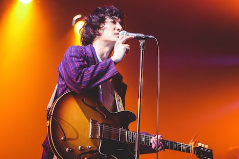 石崎ひゅーい(撮影:鈴木友莉)