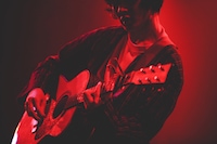 石崎ひゅーい（撮影：鈴木友莉）