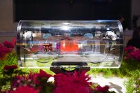 「hide×エムズシステムスピーカーVDRS hide model【HEADWAX】」外観 (c)HEADWAX ORGANIZATION CO., LTD. / photo by Hitomi Katada（nonfix creative）