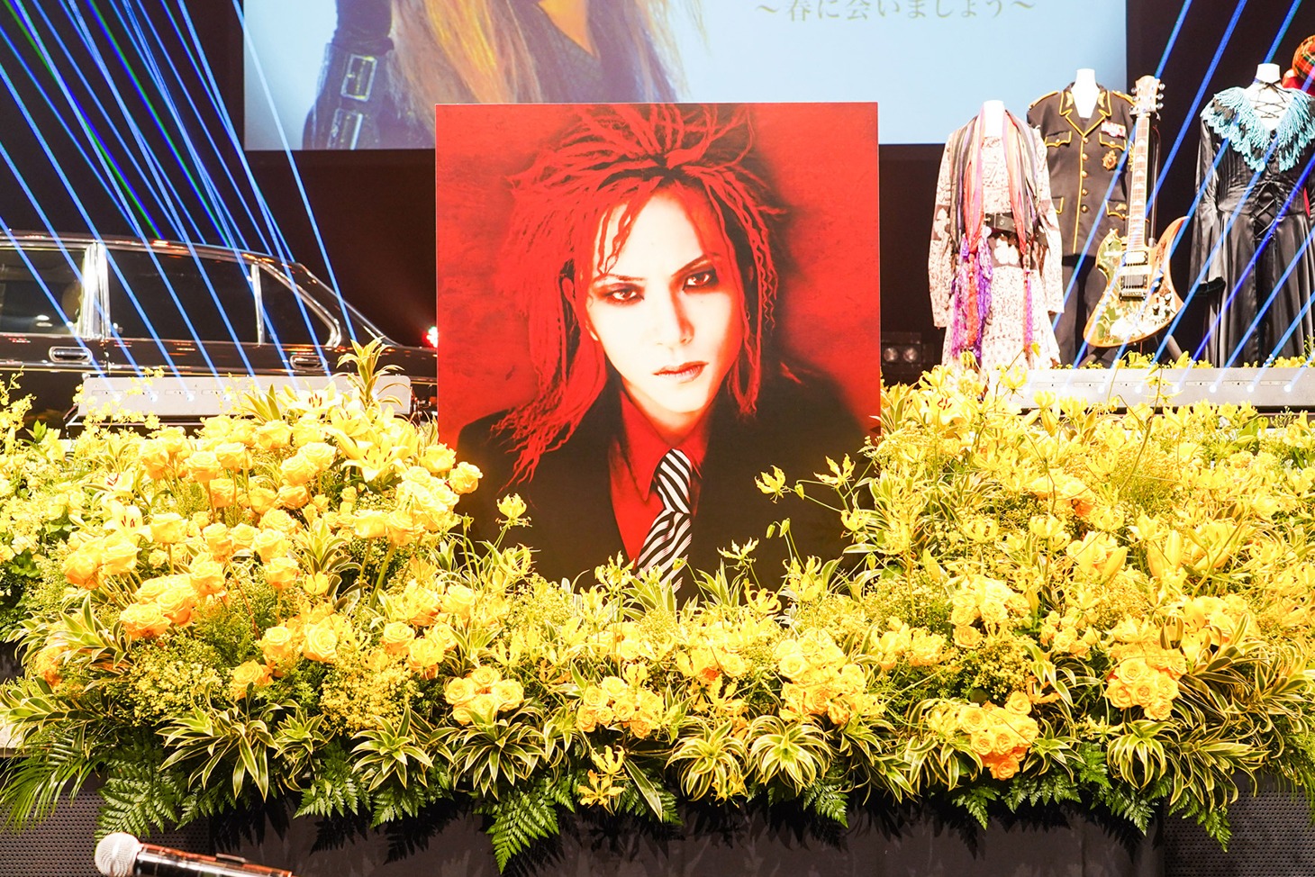 「hide Memorial Day 2019～春に会いましょう～」祭壇 (c)HEADWAX ORGANIZATION CO., LTD. / photo by Hitomi Katada（nonfix creative）
