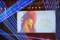 「hide Memorial Day 2019～春に会いましょう～」祭壇 (c)HEADWAX ORGANIZATION CO., LTD. / photo by Hitomi Katada（nonfix creative）