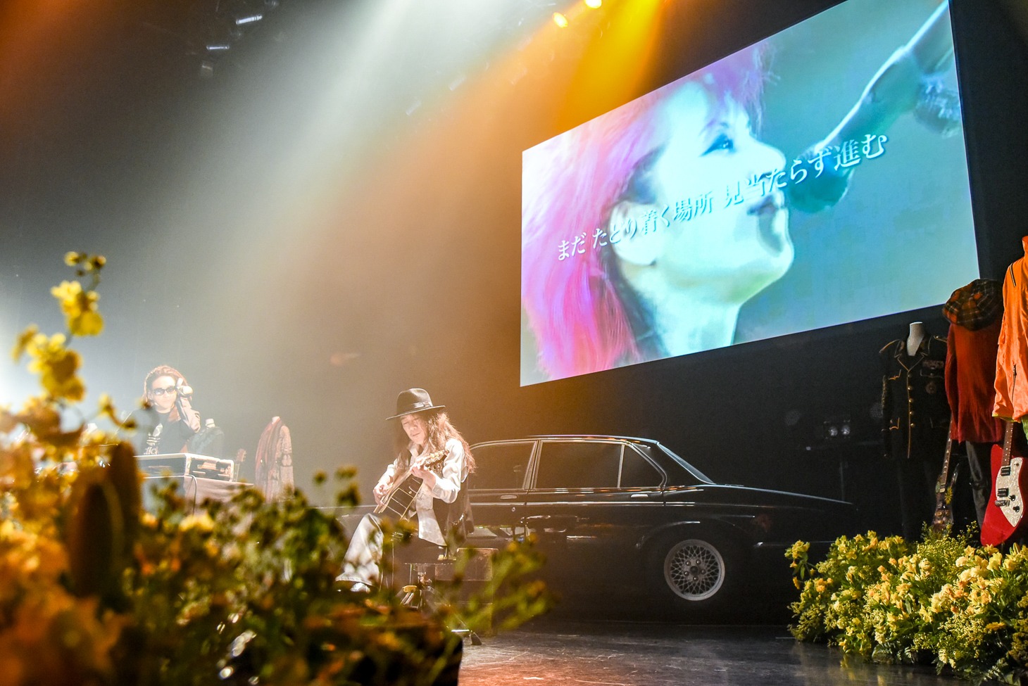 I.N.A.（hide with Spread Beaver）、PATA（X JAPAN、Ra:IN）によるライブの様子。