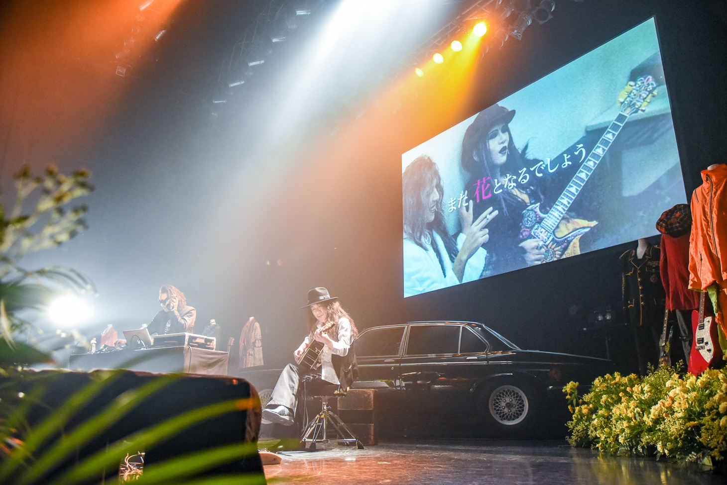 「hide Memorial Day 2019～春に会いましょう～」に登場したI.N.A.（hide with Spread Beaver）、PATA（X JAPAN、Ra:IN）によるライブの様子。
