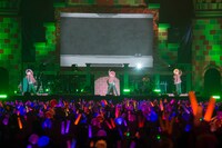 左からななもり。、さとみ、ジェル。（写真提供：すとぷり）