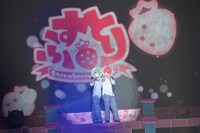 左からころん、さとみ。（写真提供：すとぷり）