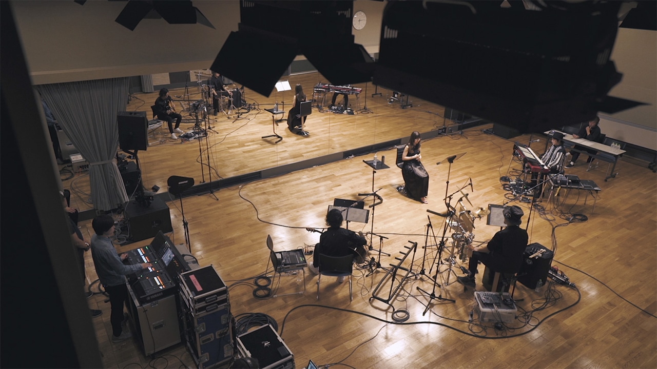 Aimer「コイワズライ」リハーサル映像のワンシーン。