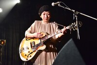 伊東妙子（G, Vo）