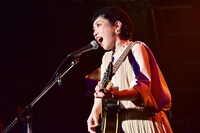 伊東妙子（G, Vo）