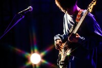 秋澤和貴（B）（撮影：白石達也）