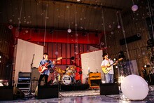 Saucy Dog「YAON de WAOOON in TOKYO」の様子。（撮影：白石達也）