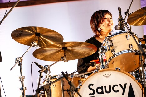 せとゆいか（Dr）（撮影：白石達也）