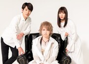 左から溝端淳平、HYDE、瀧本美織。