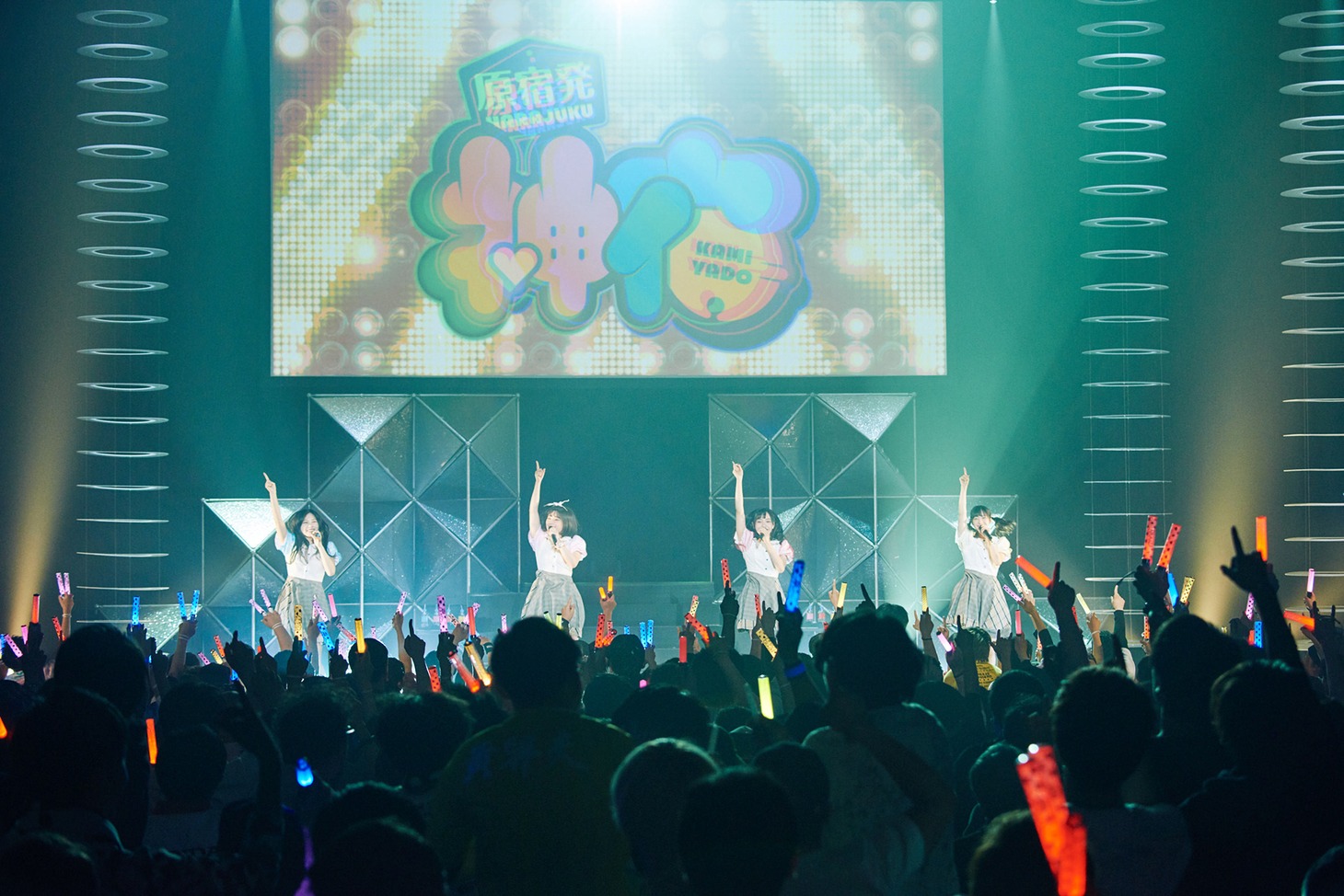 神宿オリジナルメンバー4人によるパフォーマンスの様子。（撮影：草場雄介）