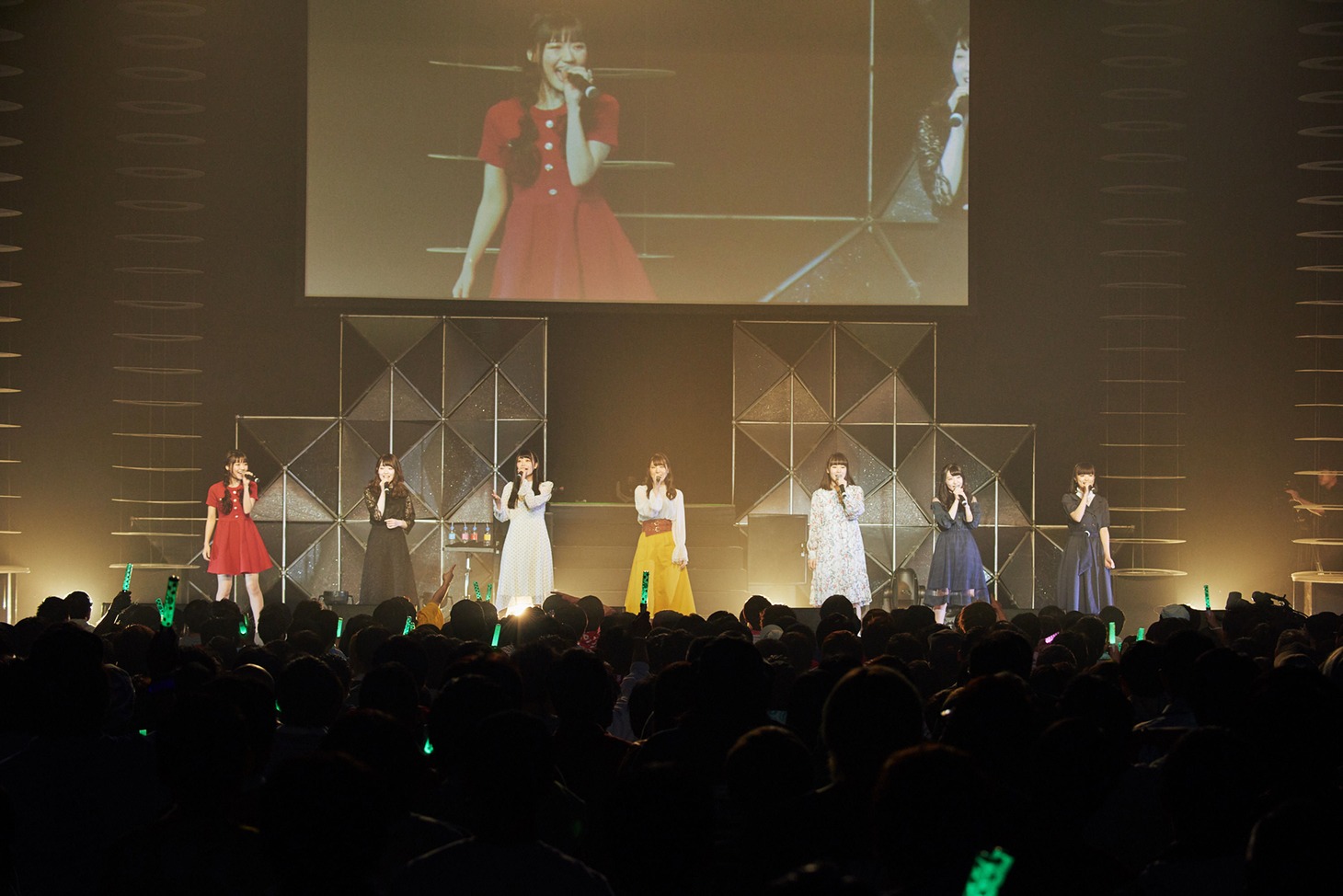ステージに立つ7人のファイナリスト。（撮影：草場雄介）