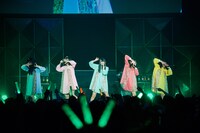 辻ゆかを交えたパフォーマンスの様子。（撮影：草場雄介）