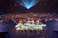 ファイナリスト全員と共に記念撮影する神宿。（撮影：草場雄介）