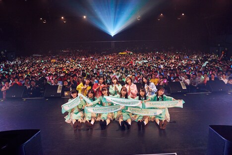 ファイナリスト全員と共に記念撮影する神宿。（撮影：草場雄介）