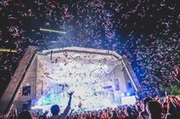 「えそらごと」のパフォーマンスの様子。