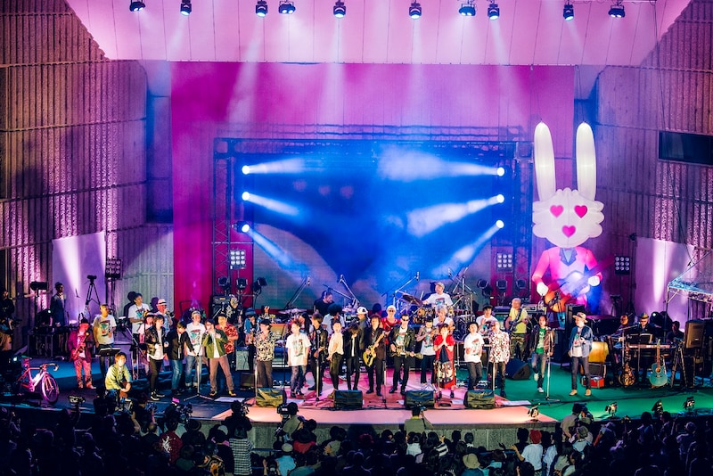 人気画像1位は「『忌野清志郎 ロックン・ロール・ショー』に木村拓哉、宮本浩次、矢野顕子、のんら集結」より、「忌野清志郎 ロックン・ロール・ショー」の様子。