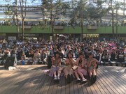 「東京女子流 SPECIAL FREE LIVE 『16回光るよ』at ラクーア」の様子。（写真提供：エイベックス）