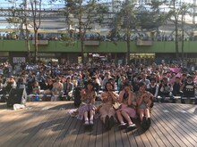 「東京女子流 SPECIAL FREE LIVE 『16回光るよ』at ラクーア」の様子。（写真提供：エイベックス）