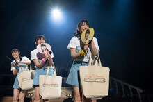 左から春名真依、彩木咲良、清井咲希。