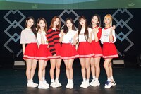 OH MY GIRL（写真提供：アリオラジャパン）