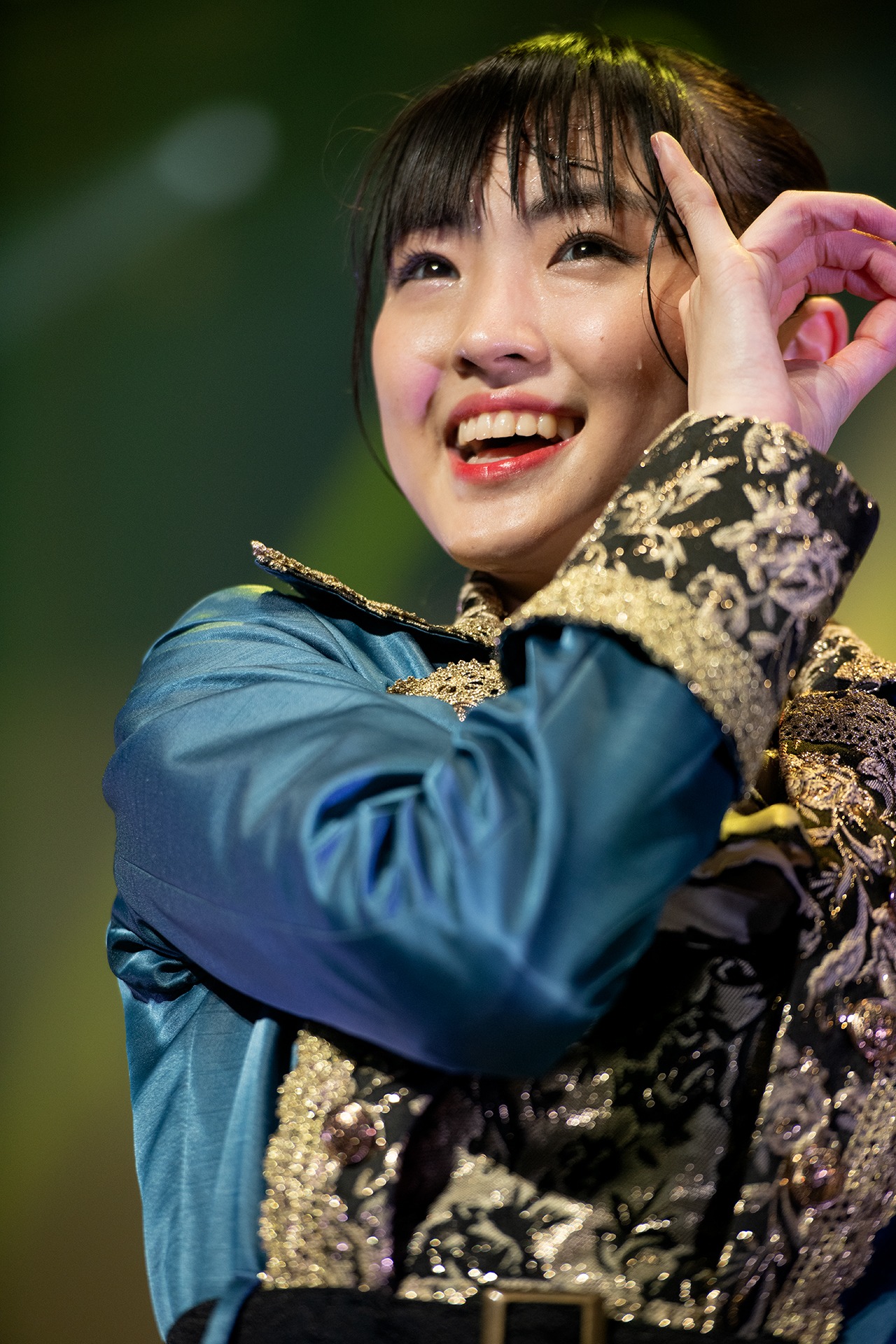 春名真依