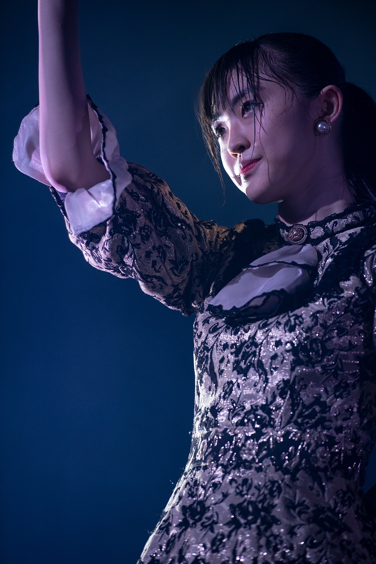 春名真依