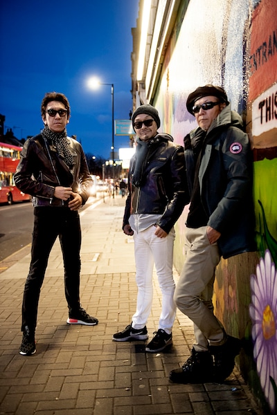 左から布袋寅泰、高橋まこと、松井常松。