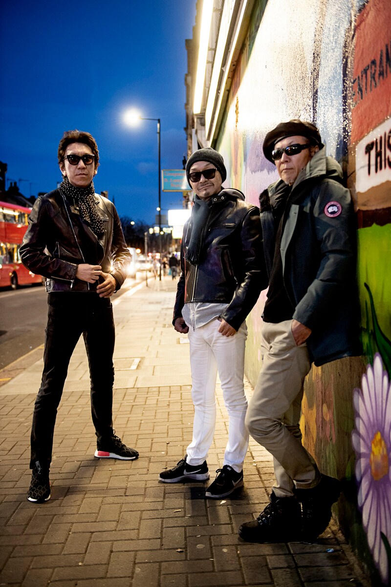 左から布袋寅泰、高橋まこと、松井常松。