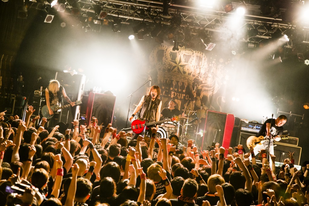 「F.C.Pyro.NIGHT vol.16」新宿BLAZE公演の様子。（Photo by Rina Asahi）
