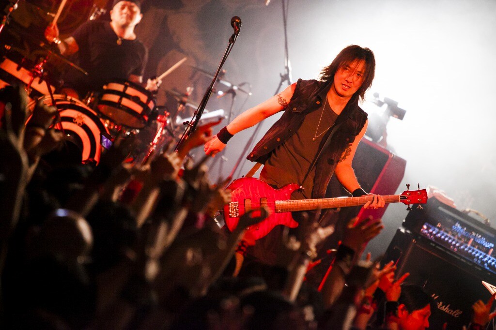 J、ESPベース使用ラストライブで新アルバム「Limitless」リリースを発表