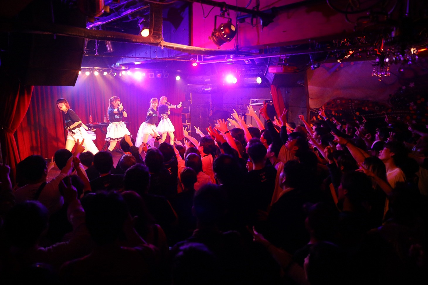 LADYBABYのライブの様子。（撮影：小林公士）