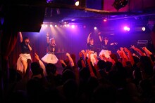 LADYBABYのライブの様子。（撮影：小林公士）