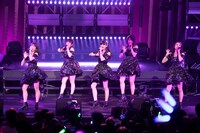 「こぶしファクトリー ファーストコンサート2019 春麗 ～GWスペシャル～」東京・中野サンプラザホール公演の様子。（写真提供：アップフロントグループ）