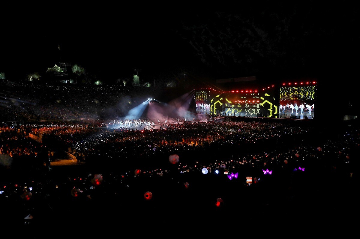 BTSワールドツアー「LOVE YOURSELF:SPEAK YOURSELF」アメリカ・ローズボウルスタジアム公演の様子。（写真提供：Big Hit Entertainment）