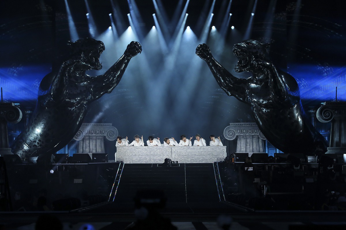 BTSワールドツアー「LOVE YOURSELF:SPEAK YOURSELF」アメリカ・ローズボウルスタジアム公演の様子。（写真提供：Big Hit Entertainment）