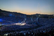 BTSワールドツアー「LOVE YOURSELF:SPEAK YOURSELF」アメリカ・ローズボウルスタジアム公演の様子。（写真提供：Big Hit Entertainment）