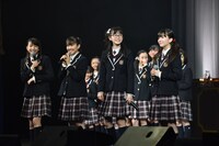 左から有友緒心、藤平華乃、吉田爽葉香、森萌々穂。