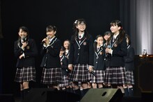 左から有友緒心、藤平華乃、吉田爽葉香、森萌々穂。