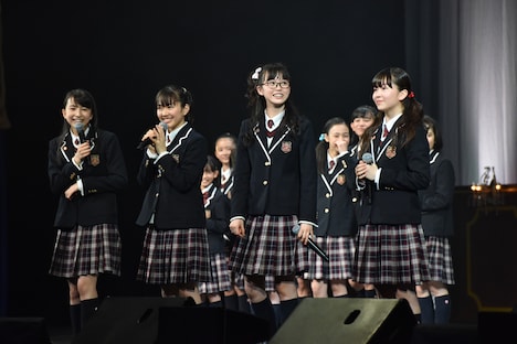 左から有友緒心、藤平華乃、吉田爽葉香、森萌々穂。