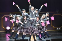 「Hello!IVY」を披露するさくら学院。