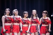 「こぶしファクトリー ファーストコンサート2019 春麗 ~GWスペシャル~」東京・中野サンプラザホール公演の様子。(写真提供:アップフロントグループ)